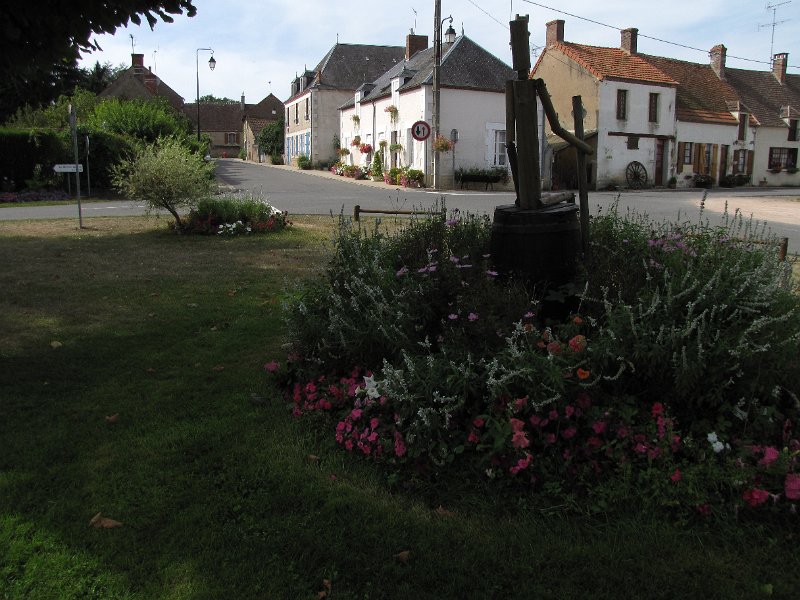st jeanvrin.jpg - Ook weer zo'n lief rustig dorpje, St Jeanvrin.